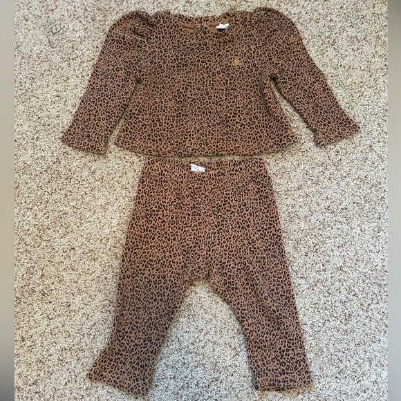 GAP Other - BABY GAP 6-12 mos LEOPARD MATCHING SET 100% cotton
